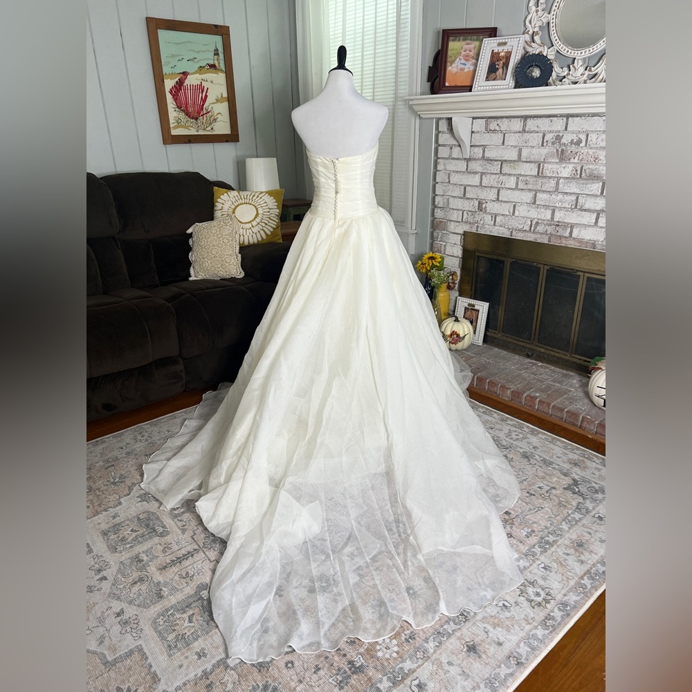 Vera Wang organza sweetheart tulle wedding dress - Picture 12 of 16